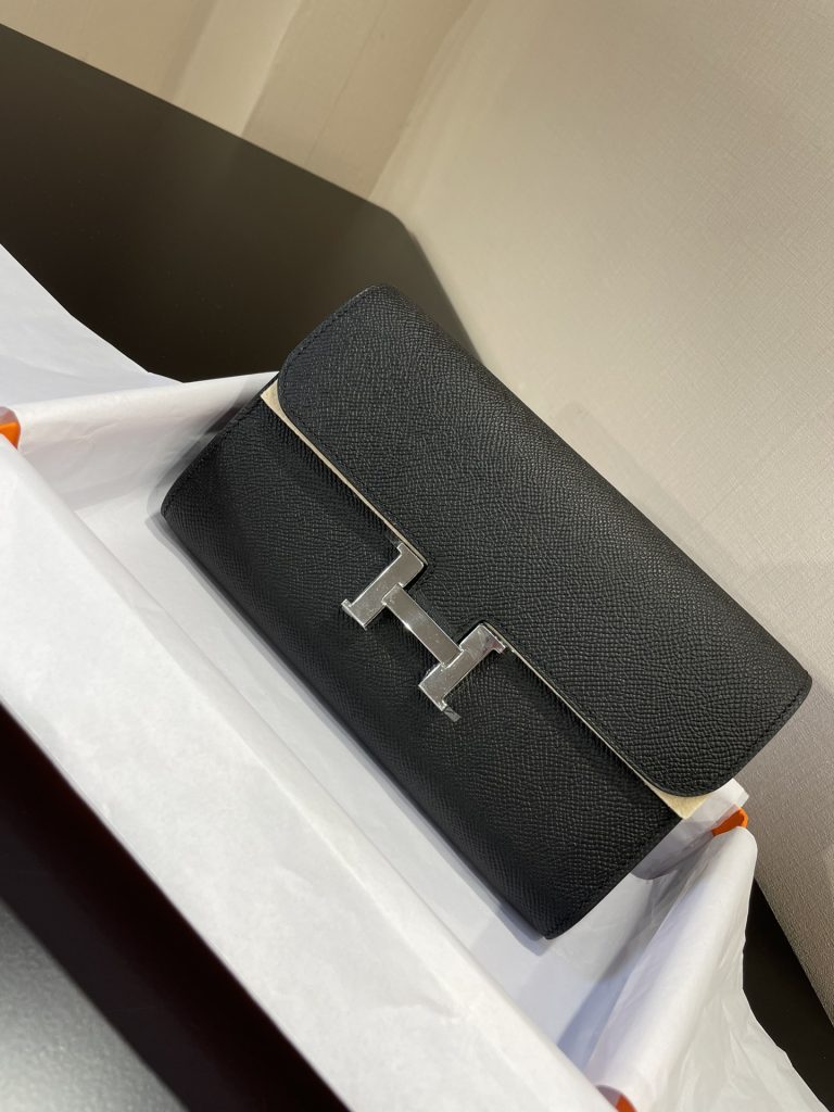 Constance To Go — 20.5 × 13 × 2 cm — Black — Epsom leather — Gold-tone hardware