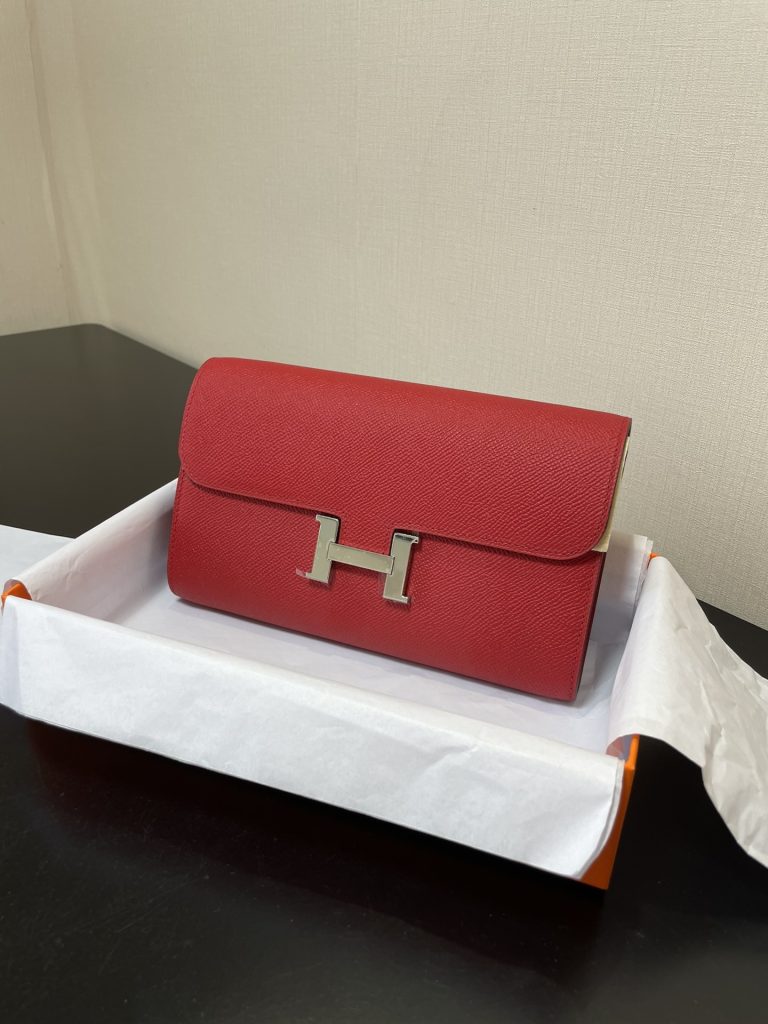 Constance To Go — 20.5 × 13 × 2 cm — Xinhong Red — Epsom leather — Silver-tone hardware