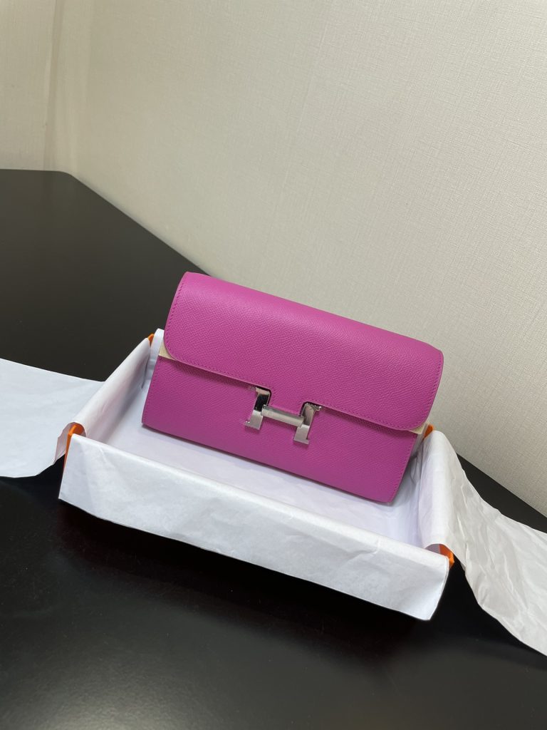 Constance To Go — 20.5 × 13 × 2 cm — Magnolia Pink — Epsom leather — Silver-tone hardware