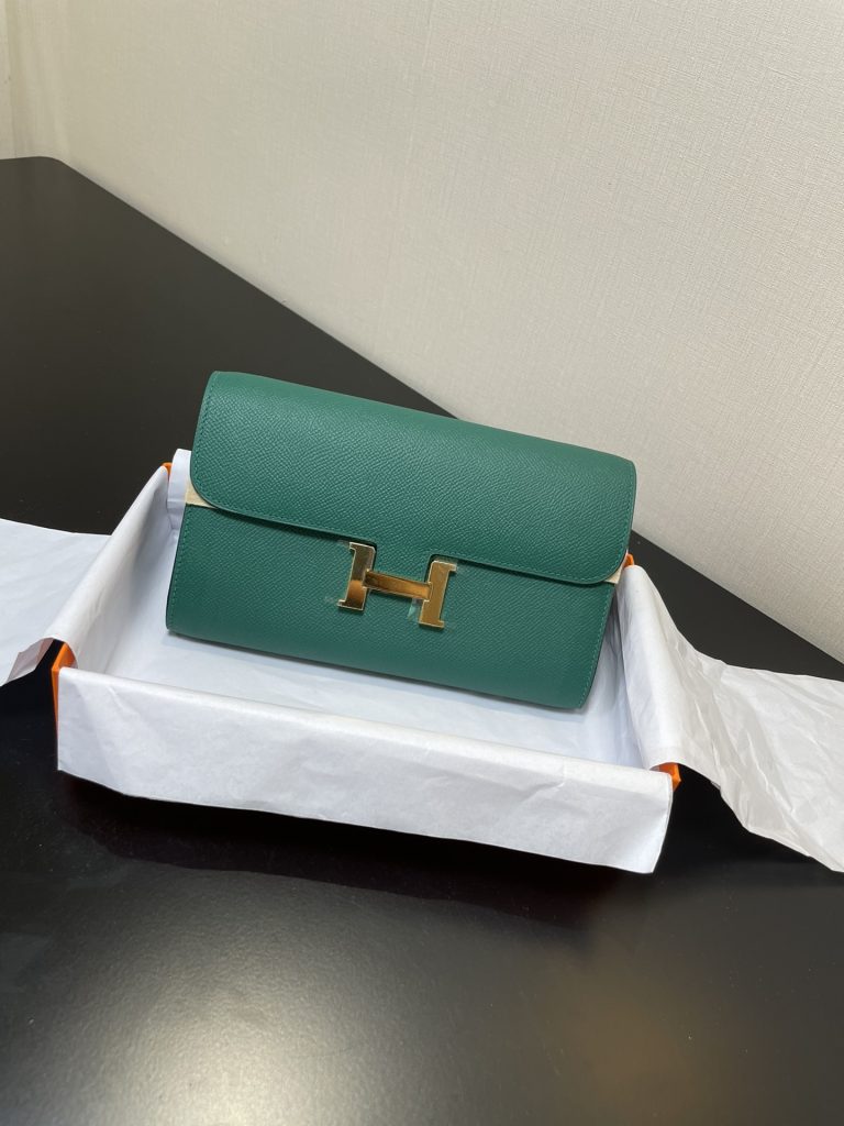 Constance To Go — 20.5 × 13 × 2 cm — Dark Green — Epsom leather — Gold-tone hardware