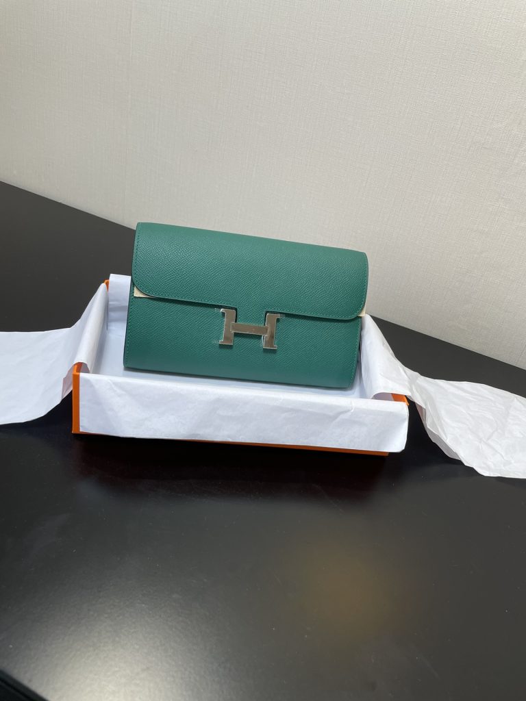 Constance To Go — 20.5 × 13 × 2 cm — Dark Green — Epsom leather — Silver-tone hardware