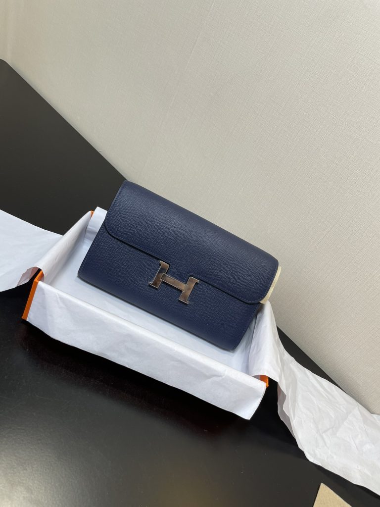 Constance To Go — 20.5 × 13 × 2 cm — Sapphire Blue — Epsom leather — Silver-tone hardware