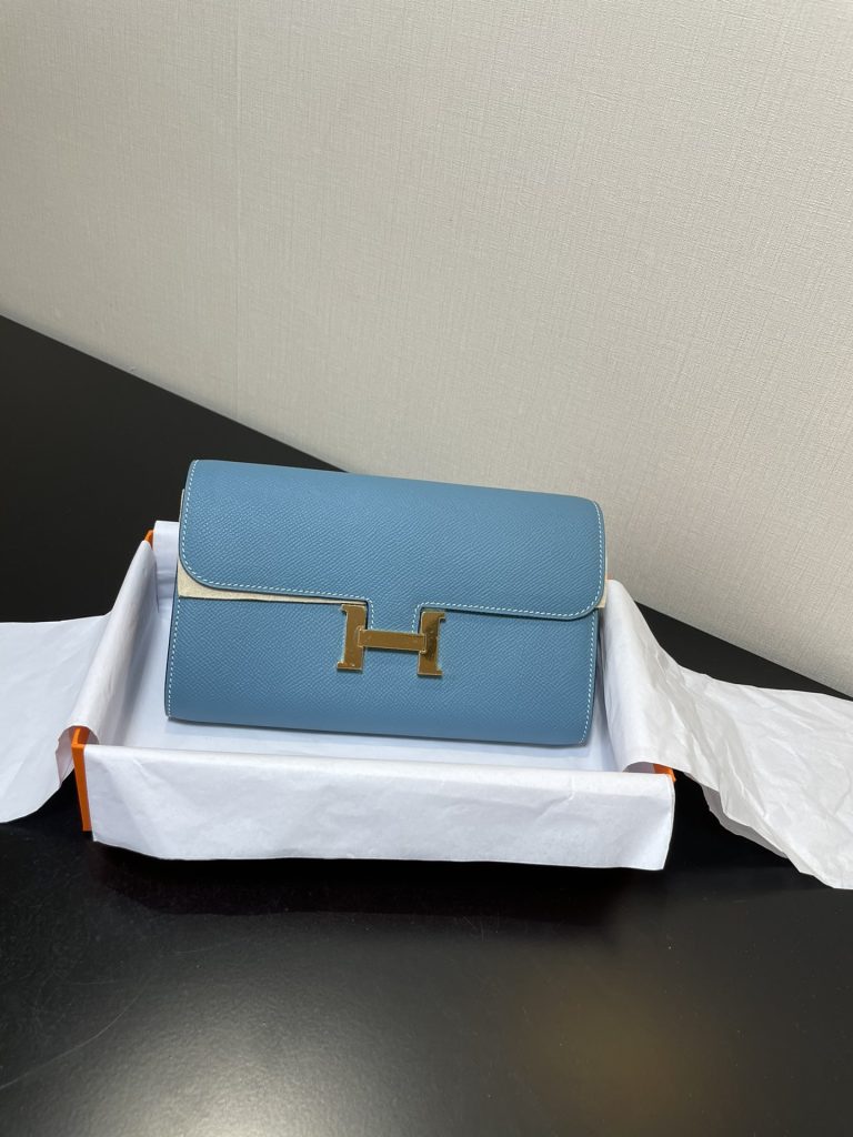 Constance To Go — 20.5 × 13 × 2 cm — Epsom leather — Gold-tone hardware