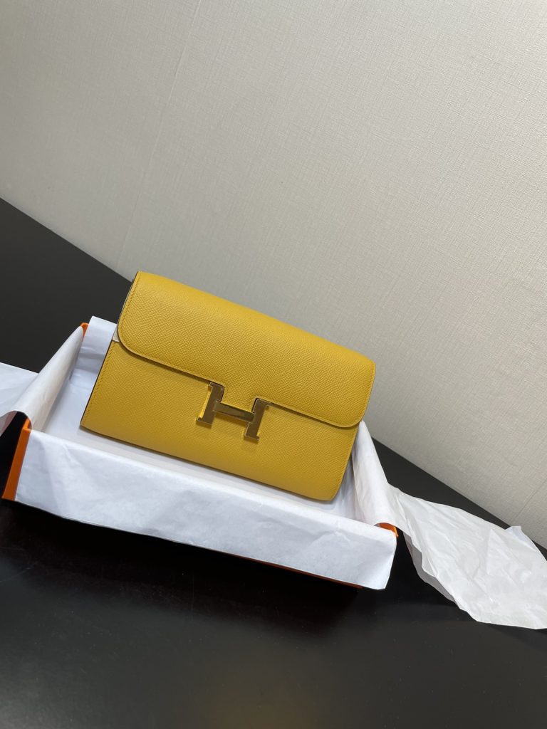 Constance To Go — 20.5 × 13 × 2 cm — Amber Yellow — Epsom leather — Gold-tone hardware