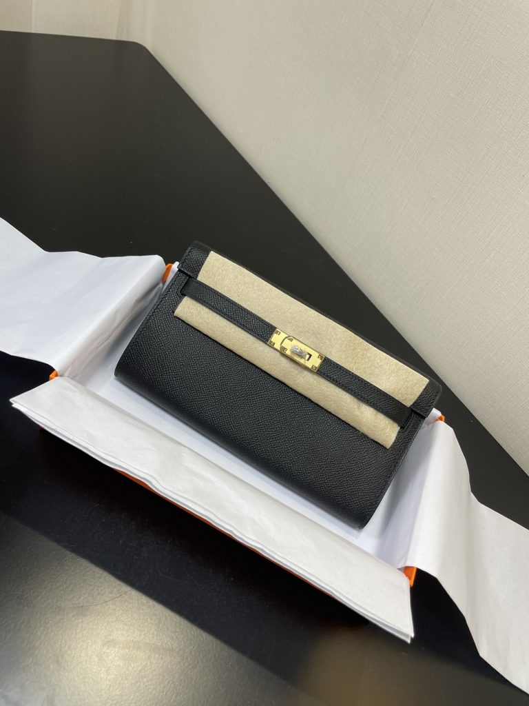 Kelly WOC — 20.5 × 11 × 2 cm — Black — Epsom leather