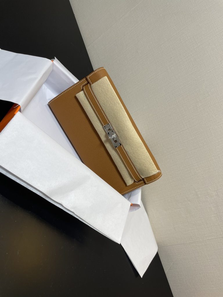 Kelly WOC — 20.5 × 11 × 2 cm — Golden Brown — Epsom leather