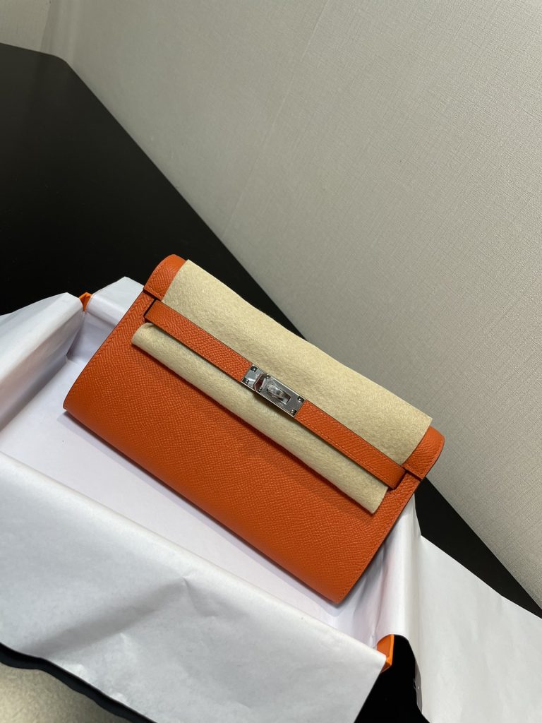 Kelly WOC — 20.5 × 11 × 2 cm — Orange — Epsom leather