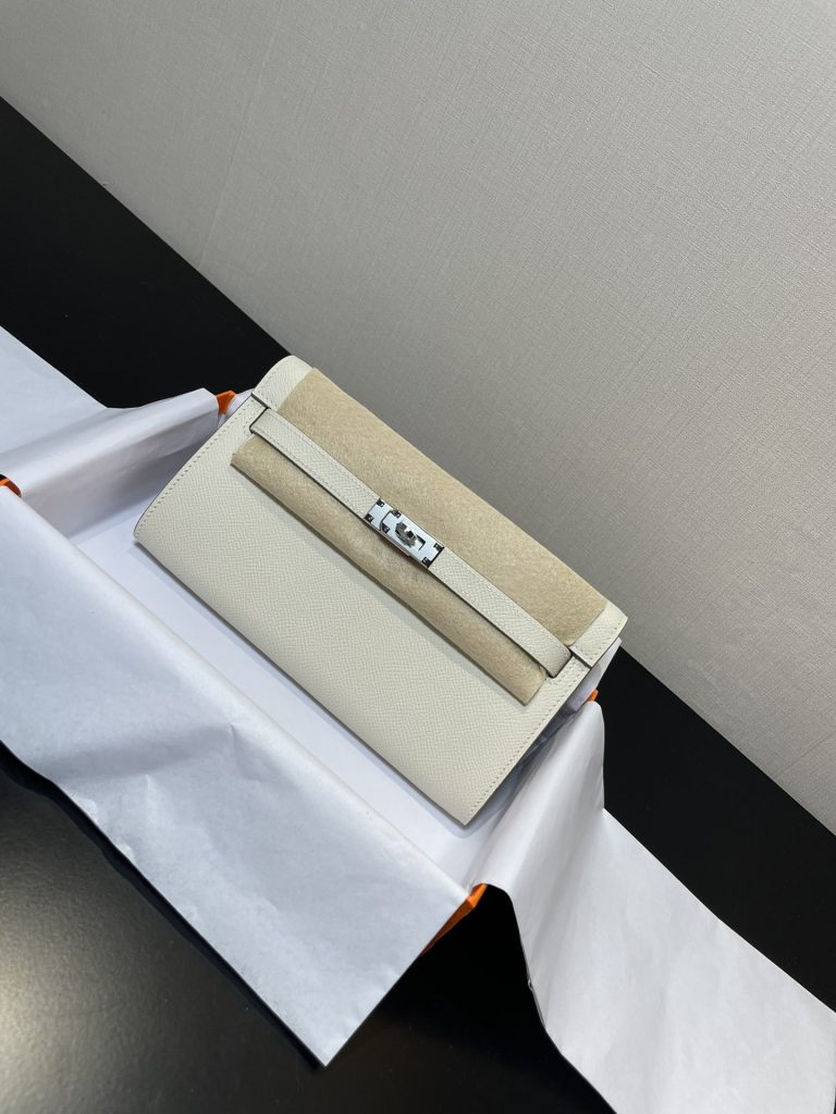 Kelly WOC — 20.5 × 11 × 2 cm — Milkshake White — Epsom leather