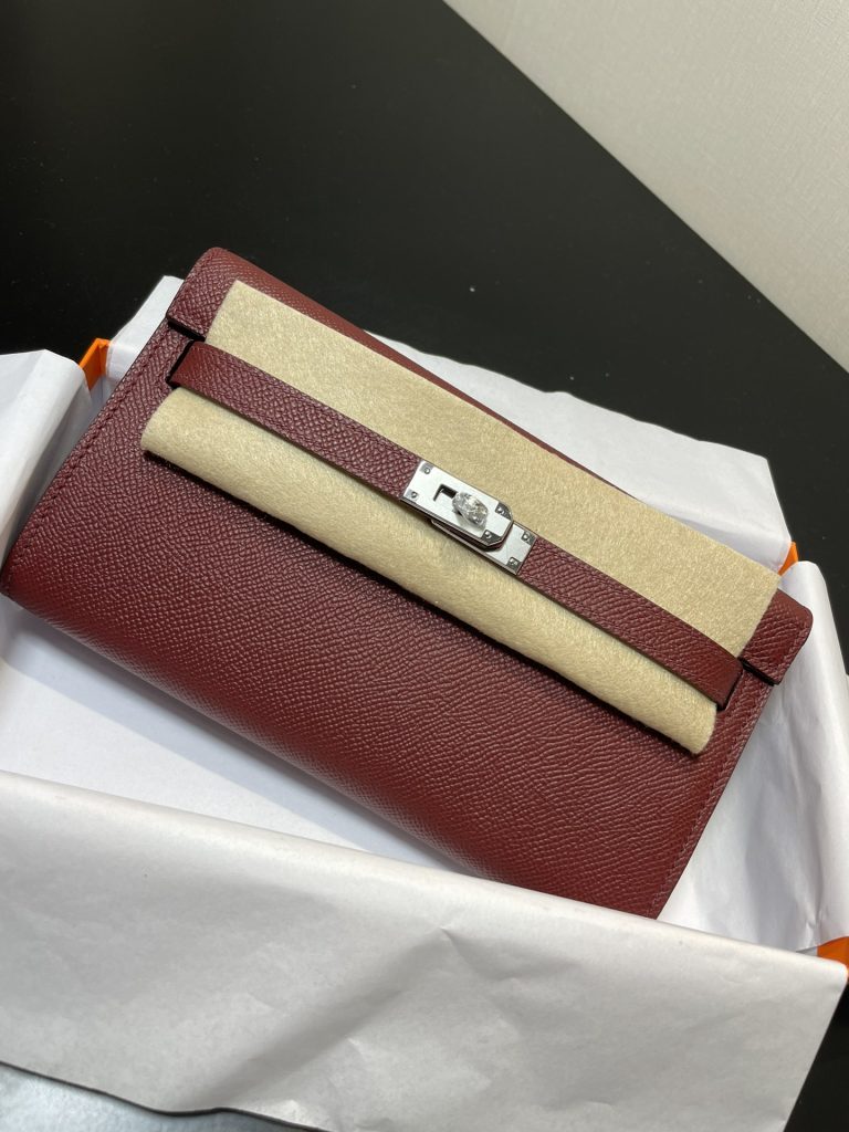 Kelly WOC — 20.5 × 11 × 2 cm — Burgundy — Epsom leather