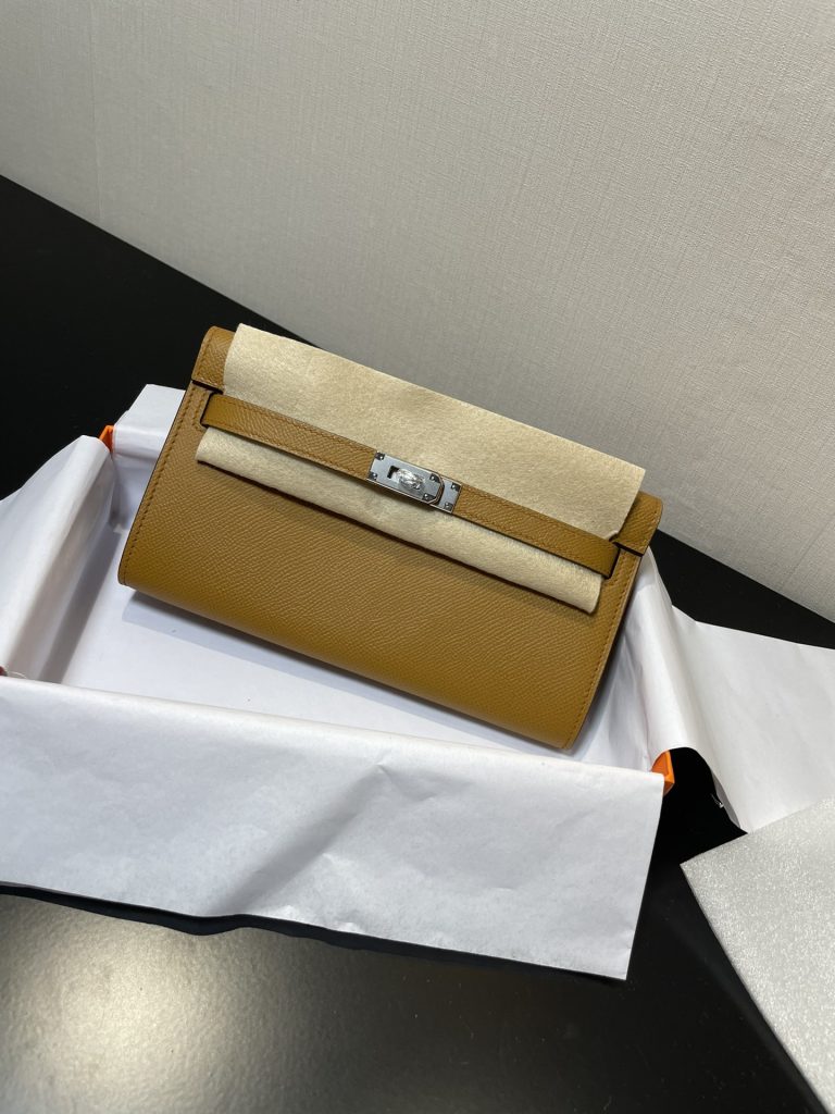 Kelly WOC — 20.5 × 11 × 2 cm — Sesame — Epsom leather