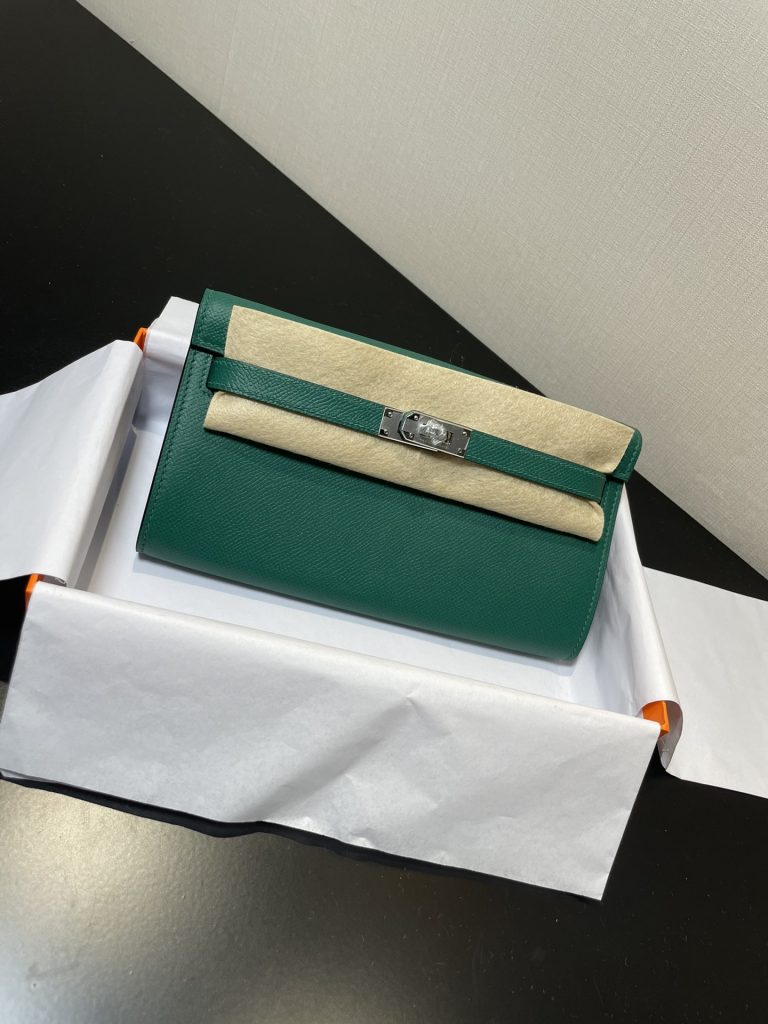 Kelly WOC — 20.5 × 11 × 2 cm — Dark Green — Epsom leather