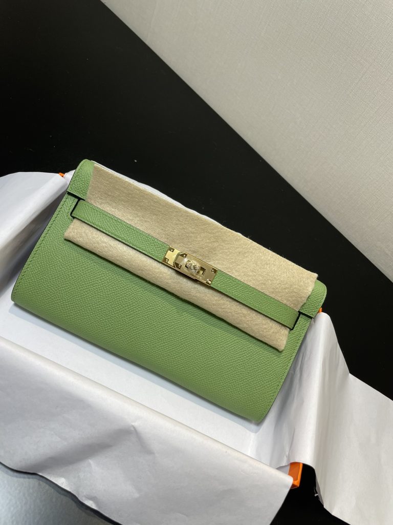Kelly WOC — 20.5 × 11 × 2 cm — Avocado Green — Epsom leather