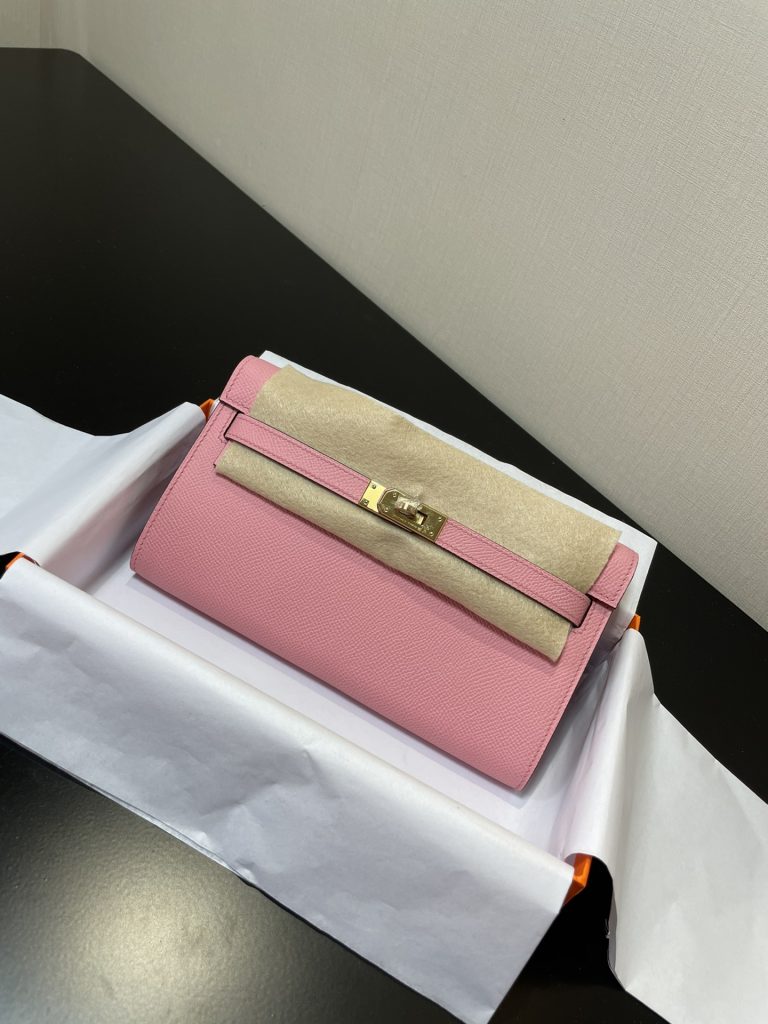 Kelly WOC — 20.5 × 11 × 2 cm — Milkshake — Epsom leather
