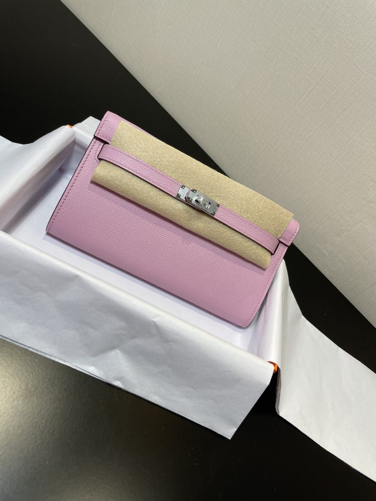 Kelly WOC — 20.5 × 11 × 2 cm — Mallow Purple — Epsom leather