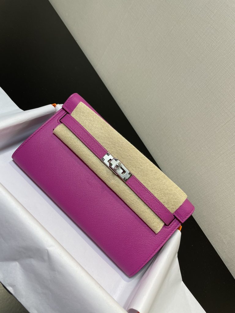Kelly WOC — 20.5 × 11 × 2 cm — Magnolia Pink — Epsom leather