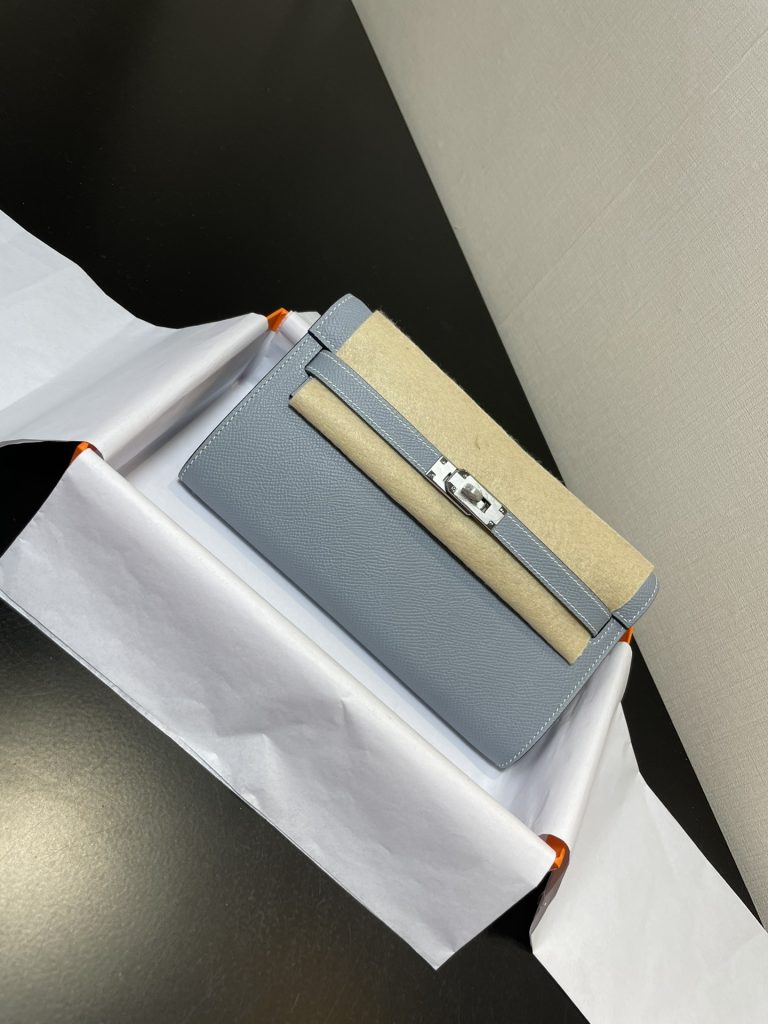 Kelly WOC — 20.5 × 11 × 2 cm — Flax Blue — Epsom leather