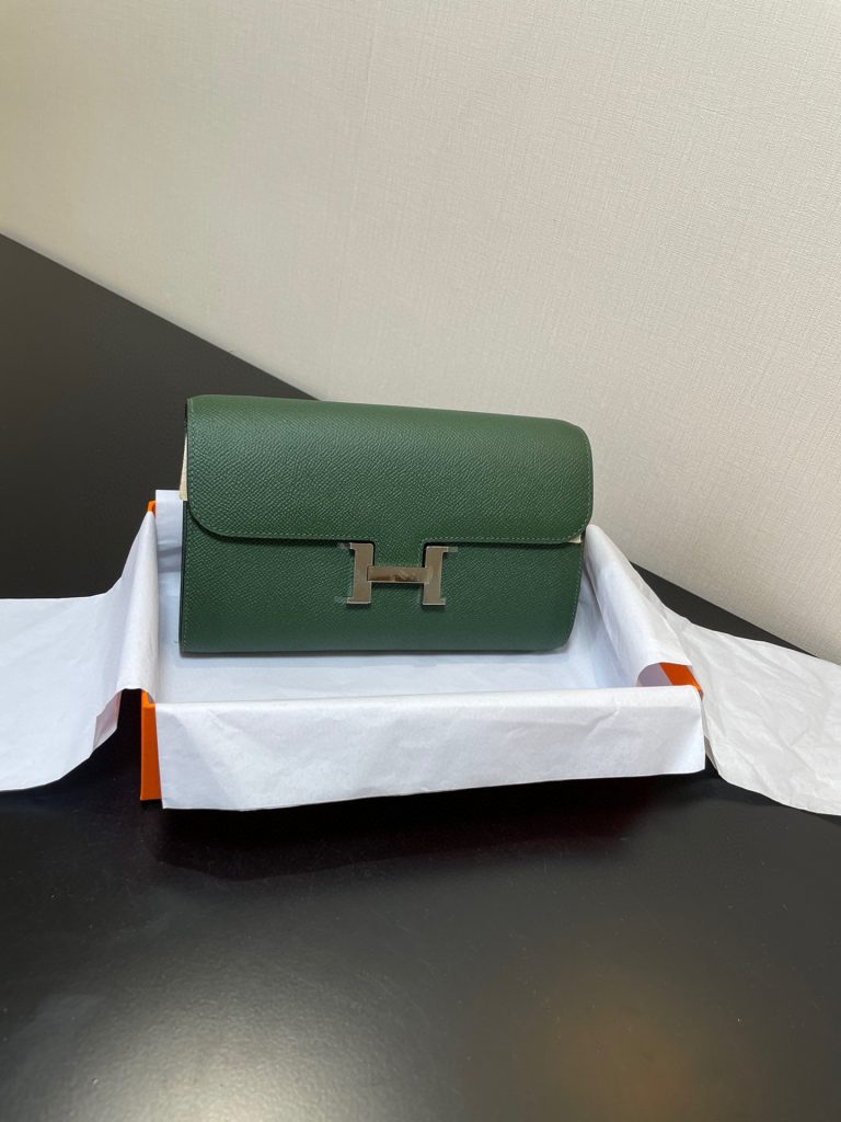 Constance To Go — Jungle Green — Epsom leather — Gold-tone or silver-tone hardware