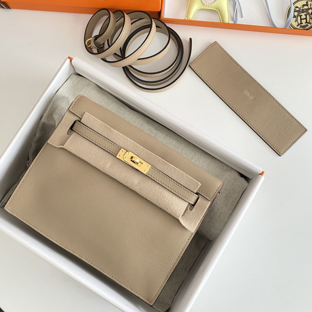 Kelly Danse — 22 cm — Trench Gray — Evercolor leather — Gold-tone hardware