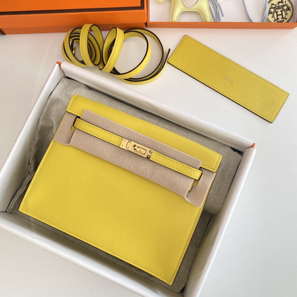 Kelly Danse — 22 cm — Lemon Yellow — Evercolor leather — Gold-tone hardware