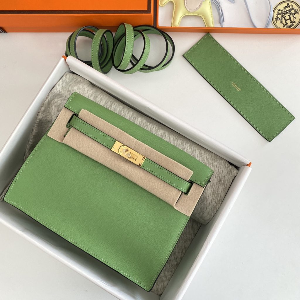 Kelly Danse II — 22 cm — Avocado Green — Evercolor leather — Gold-tone hardware