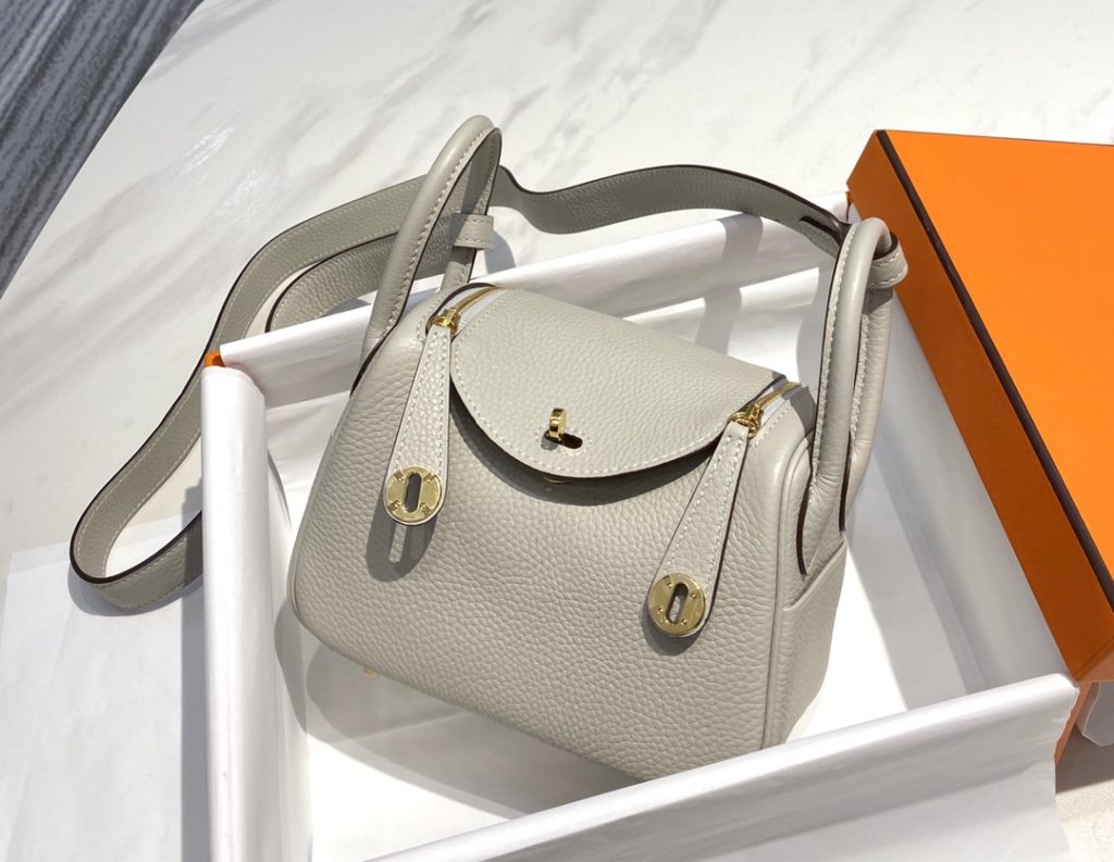 Mini Lindy — 19/26 cm — Pearl Gray — TC leather — Gold-tone or silver-tone hardware