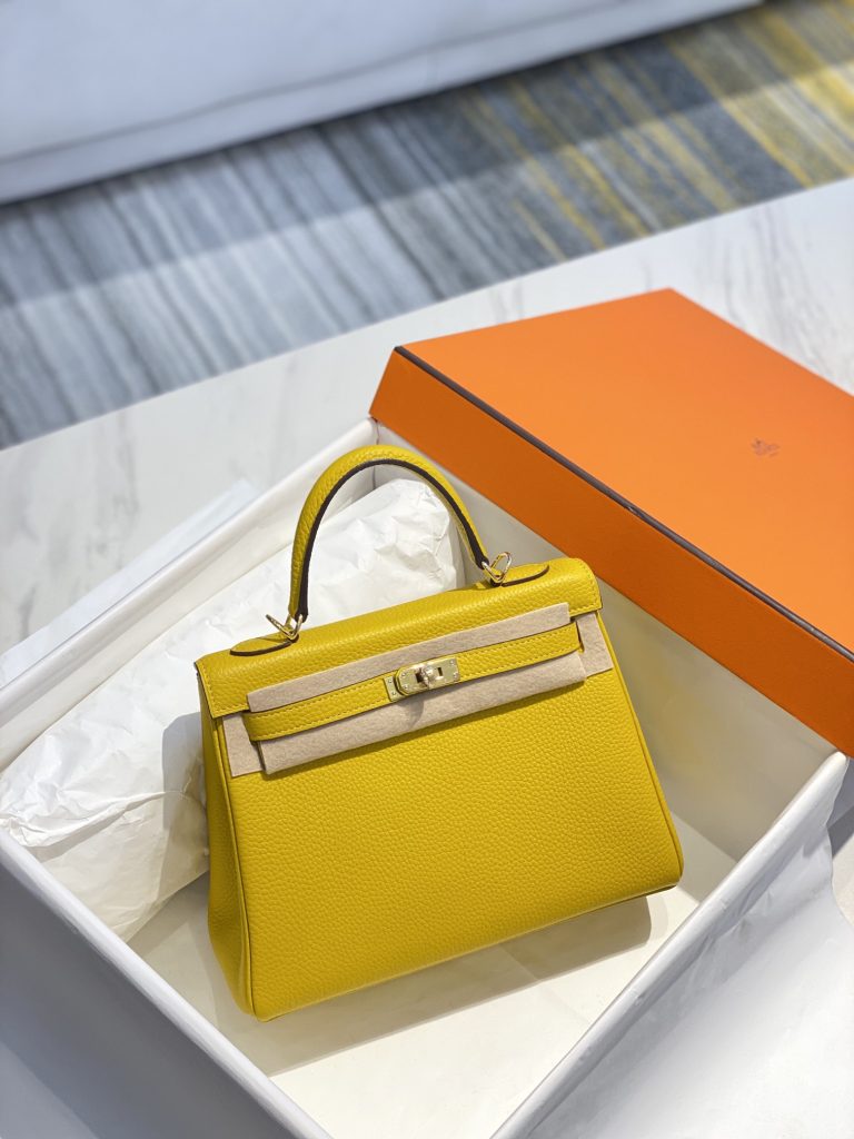 Kelly — 25/28 cm — Amber Yellow — Togo leather — Gold-tone or silver-tone hardware