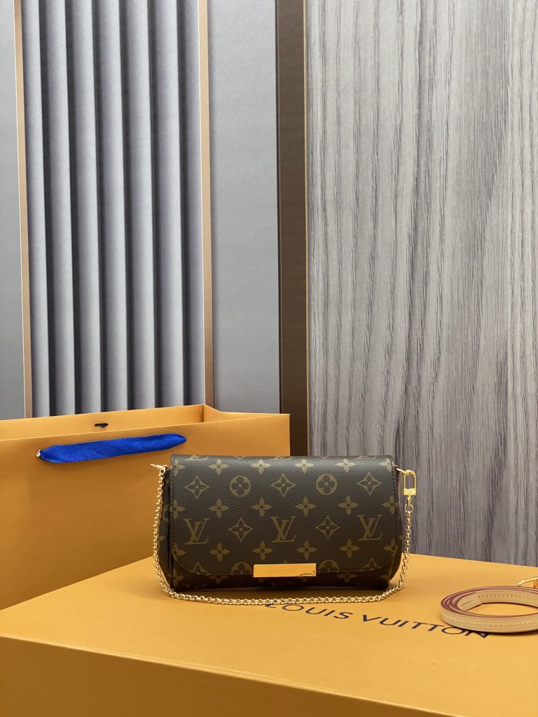 LV M40717 Favorite PM Bag | Monogram