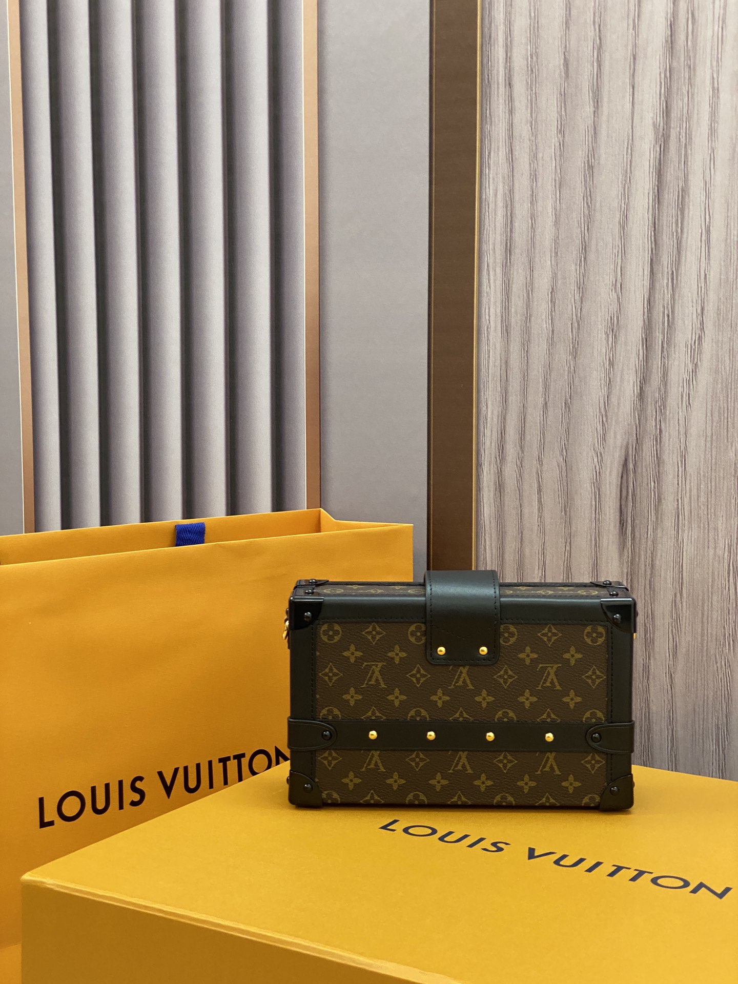 LV M45943 Petite Malle Shoulder Bag | Monogram - 图片 3