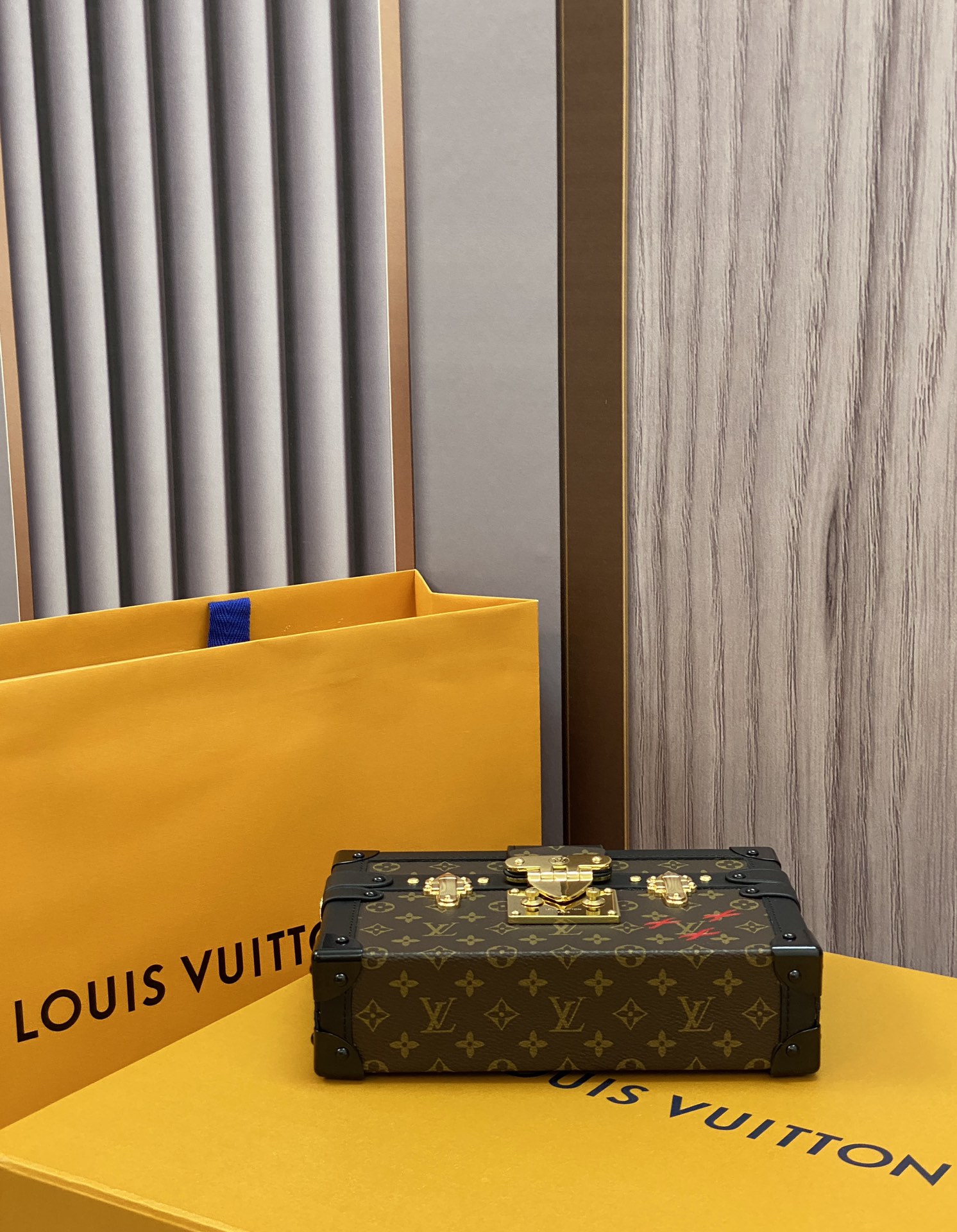 LV M45943 Petite Malle Shoulder Bag | Monogram - 图片 4