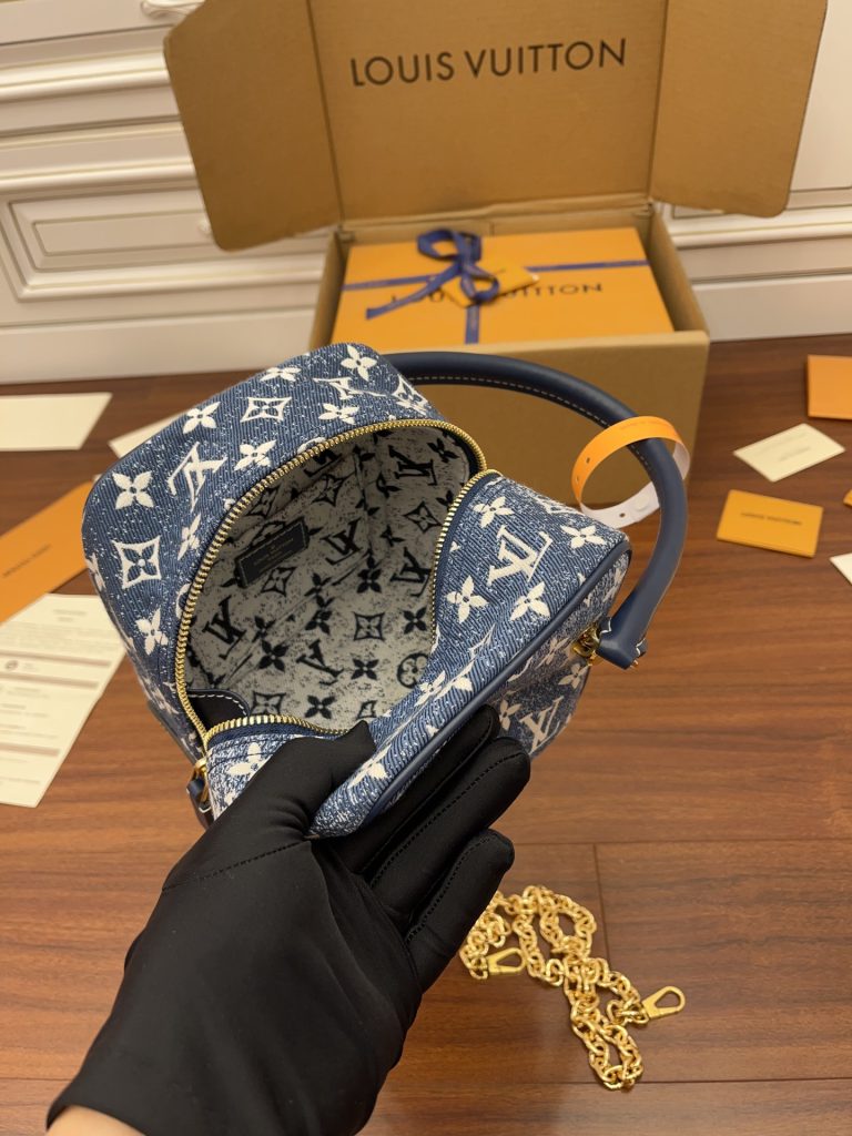 LV M59611 Cube Bag