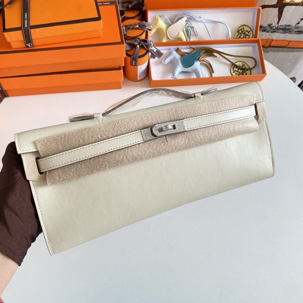 Kelly — 31 cm — Milkshake White — Swift leather — Silver-tone hardware