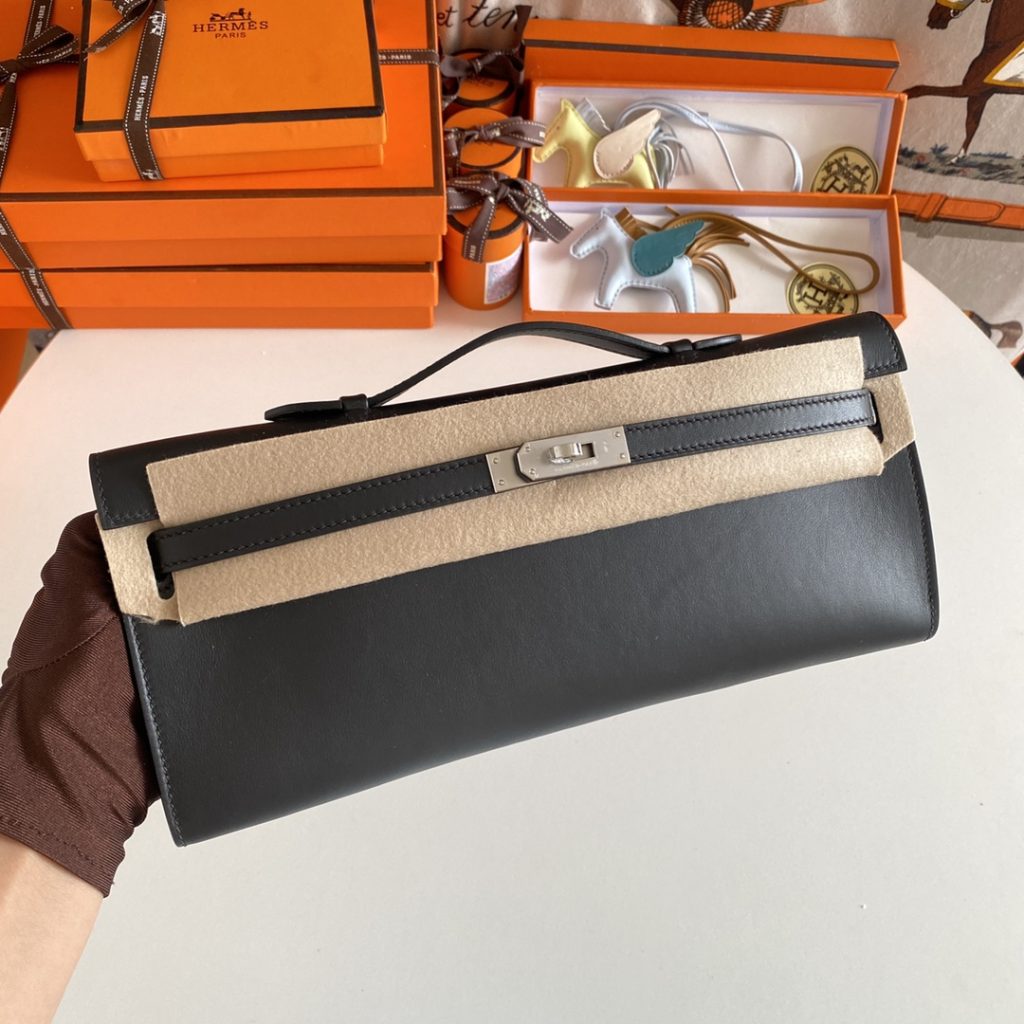 New arrival! Kelly Cut 31cm Swift 89 Black Silver Buckle