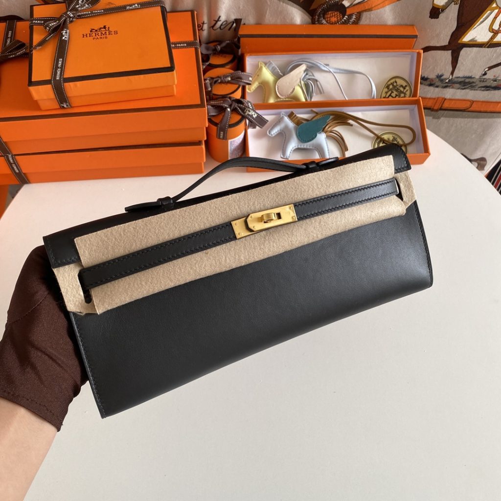New arrival! Kelly Cut 31cm Swift 89 Black Gold Buckle