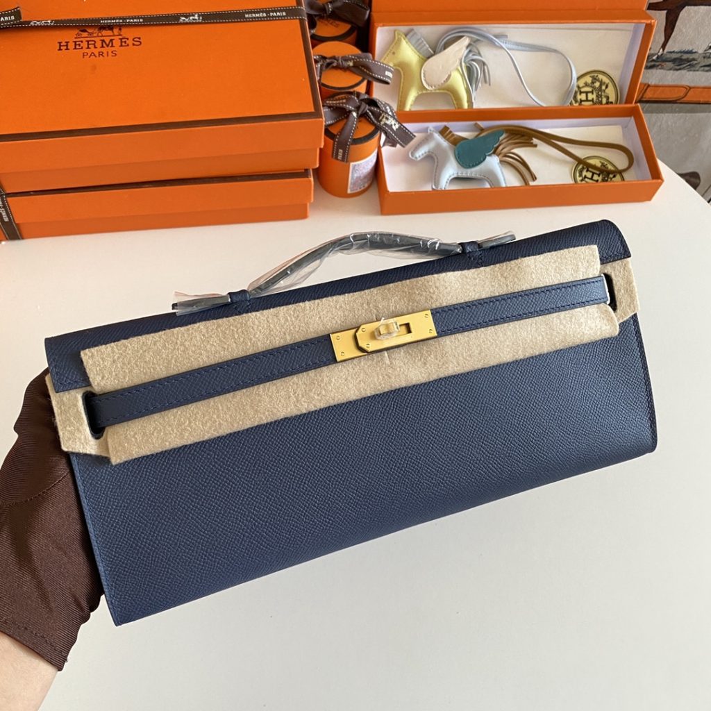 New arrival! Kelly Cut 31cm Epsom Sapphire Blue Gold Buckle
