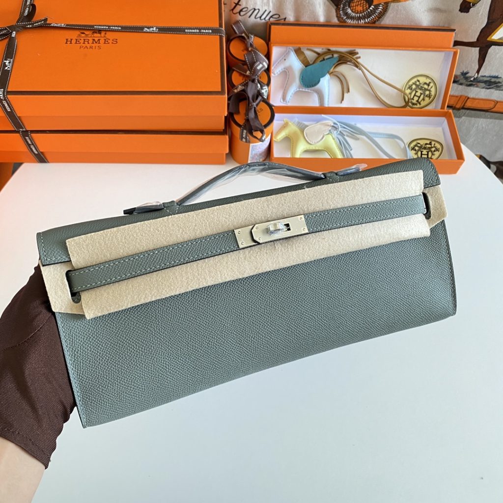 New arrival! Kelly Cut 31cm Epsom 63 Almond Green Silver Buckle