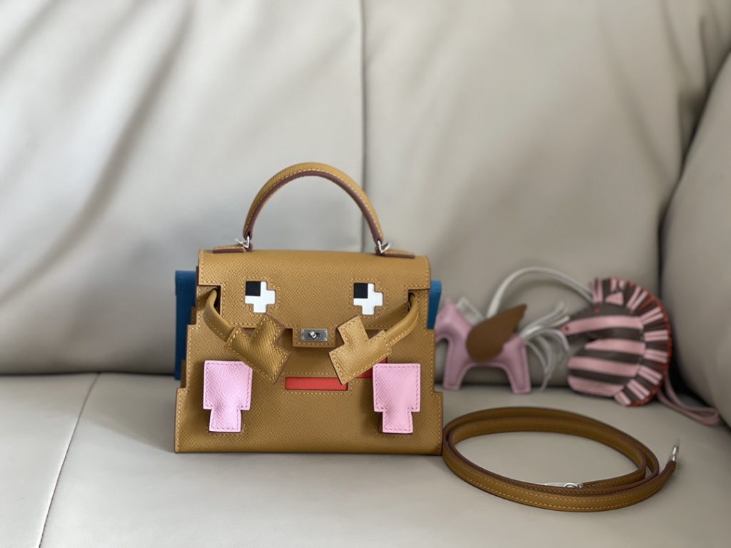 Kelly Doll Picto — 18 × 8 × 13 cm — leather