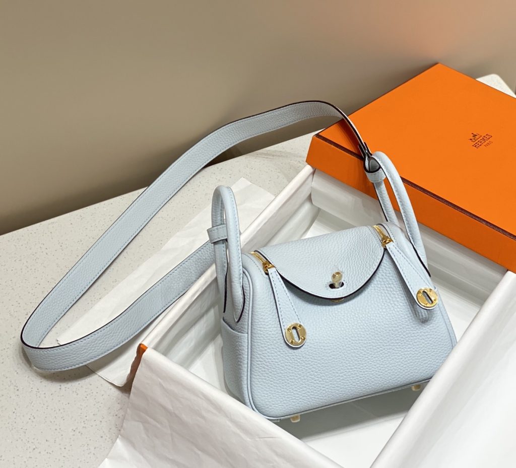 Mini Lindy — 19/26 cm — Holy Grail Blue — TC leather — Gold-tone or silver-tone hardware