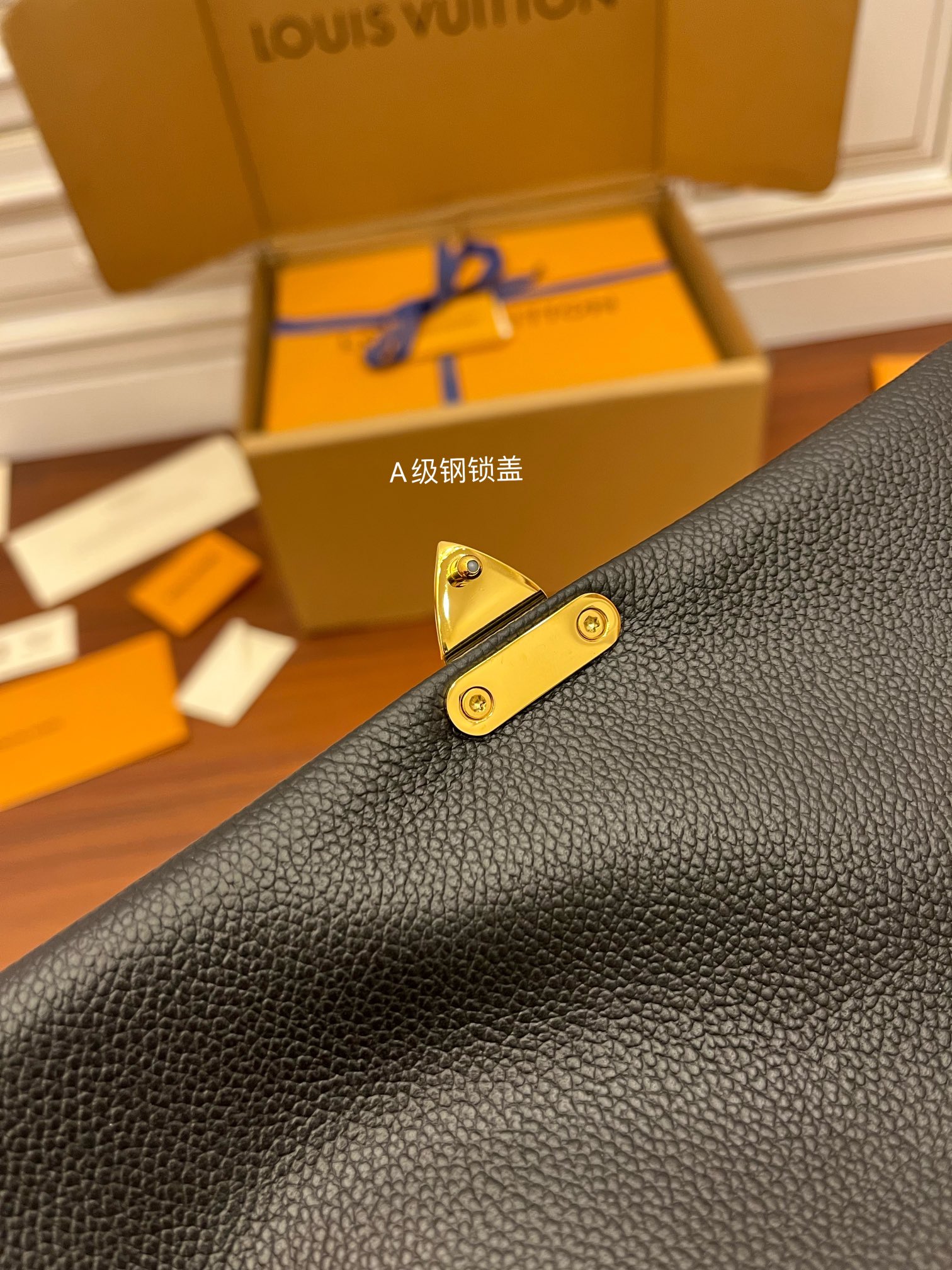 LV M45976 Women's Medium Cowhide Bag - 图片 4