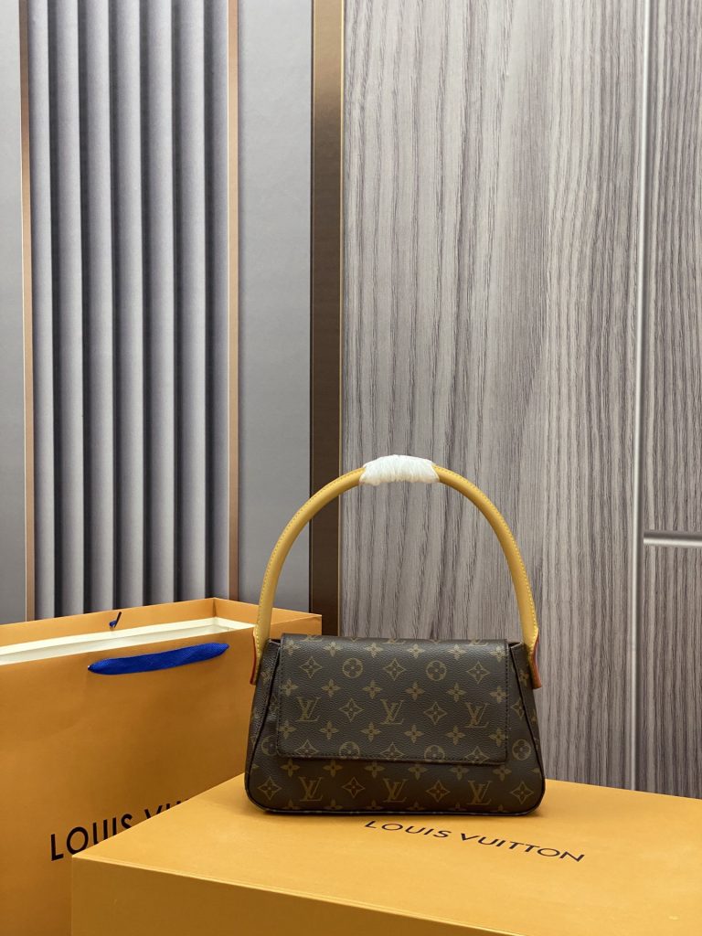 LV M51147 Looping MM Shoulder Bag | Monogram