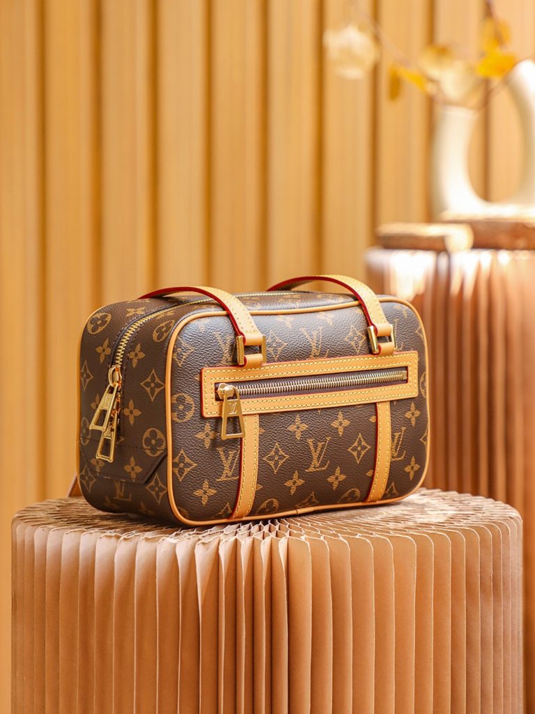 LV M46321 Cité Bag | Monogram