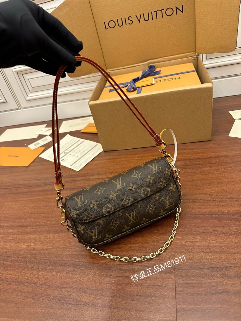 LV M81911 Chain Ivy Bag