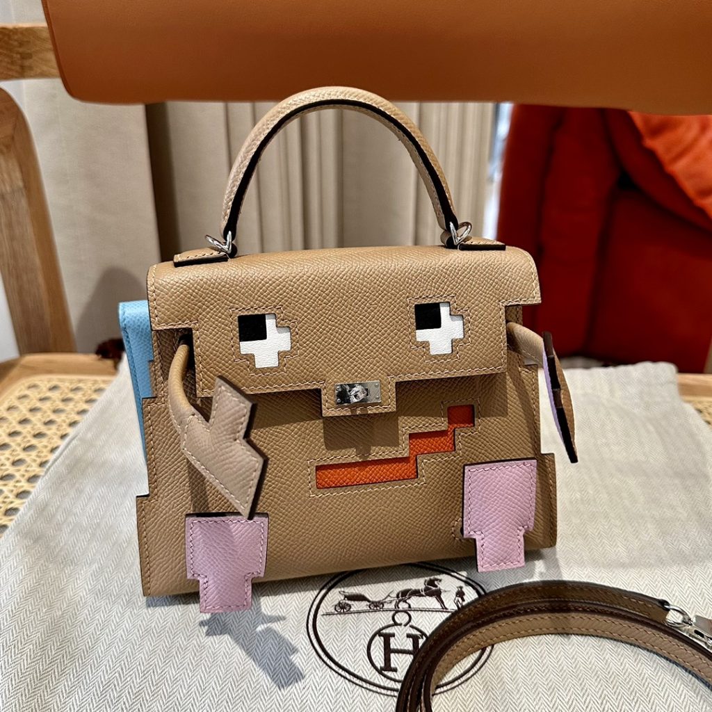 Kelly Doll Picto — 18 × 8 × 13 cm — leather