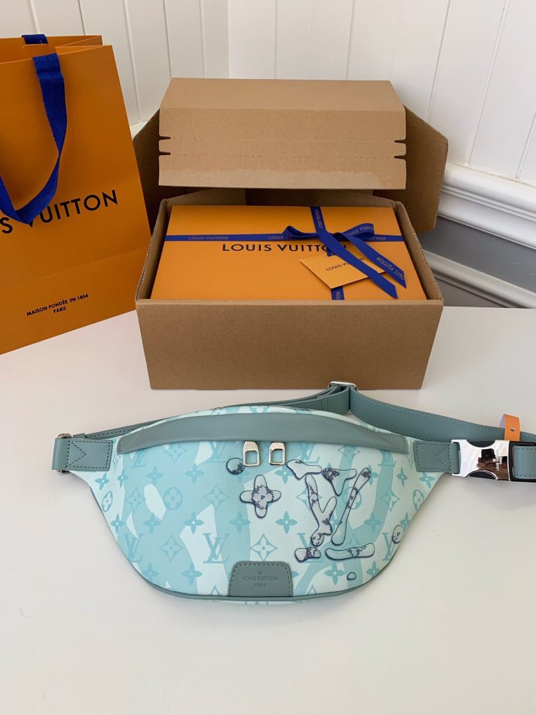 LV M22765 Discovery Bumbag | Green