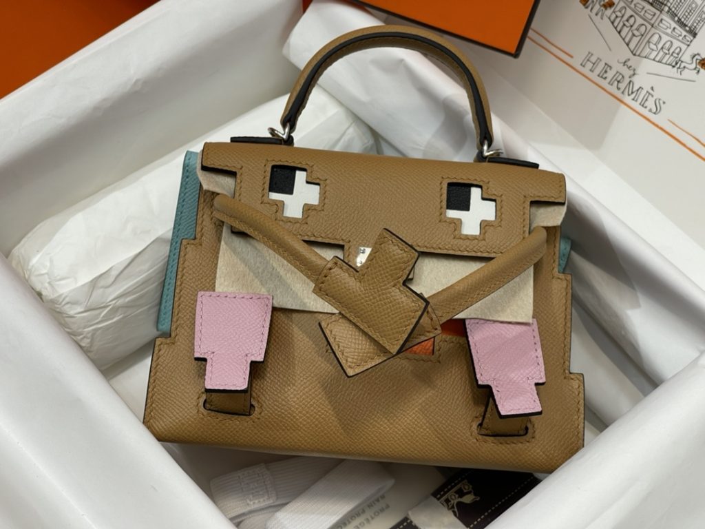 Kelly Doll Picto — 18 × 8 × 13 cm — leather