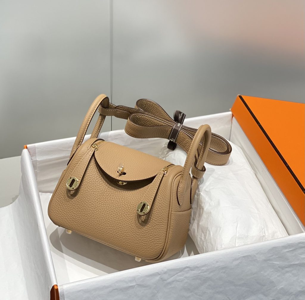 Mini Lindy — 19/26 cm — Milk Tea — TC leather — Gold-tone or silver-tone hardware