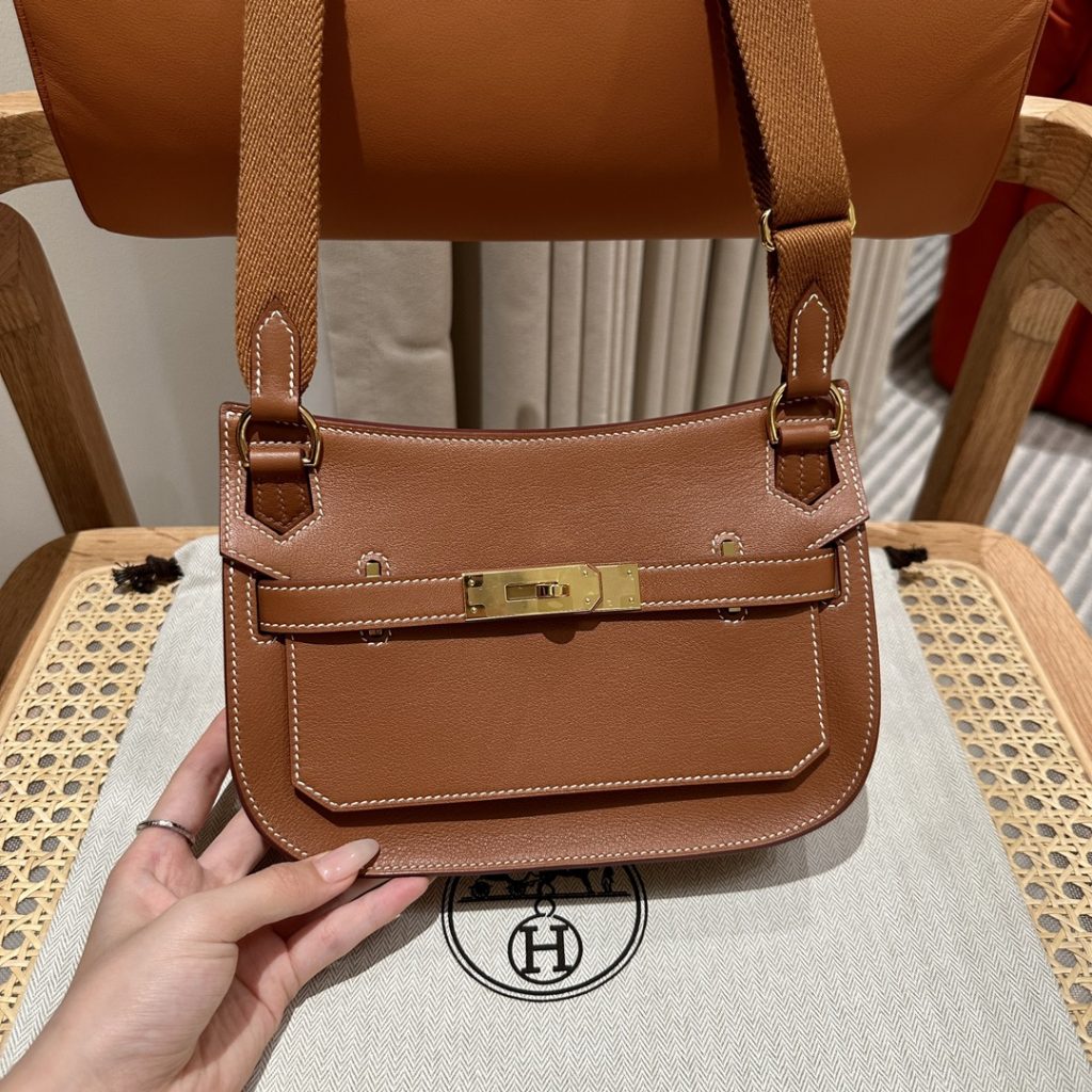 Jypsière Mini – Gold Brown / Gold-Tone Hardware