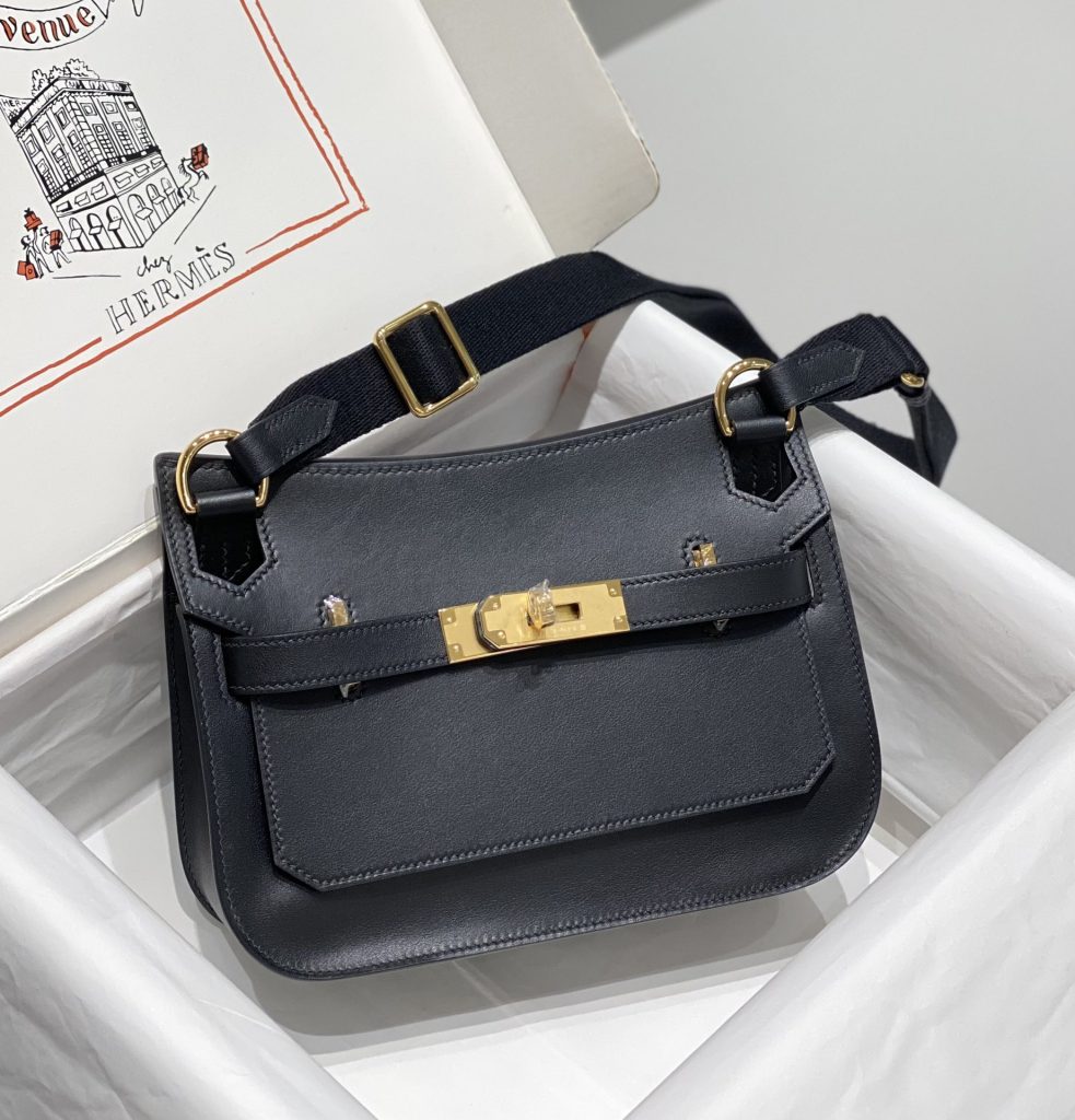 Hermès Jypsière Mini – Black / Gold-Tone Hardware / 23 cm