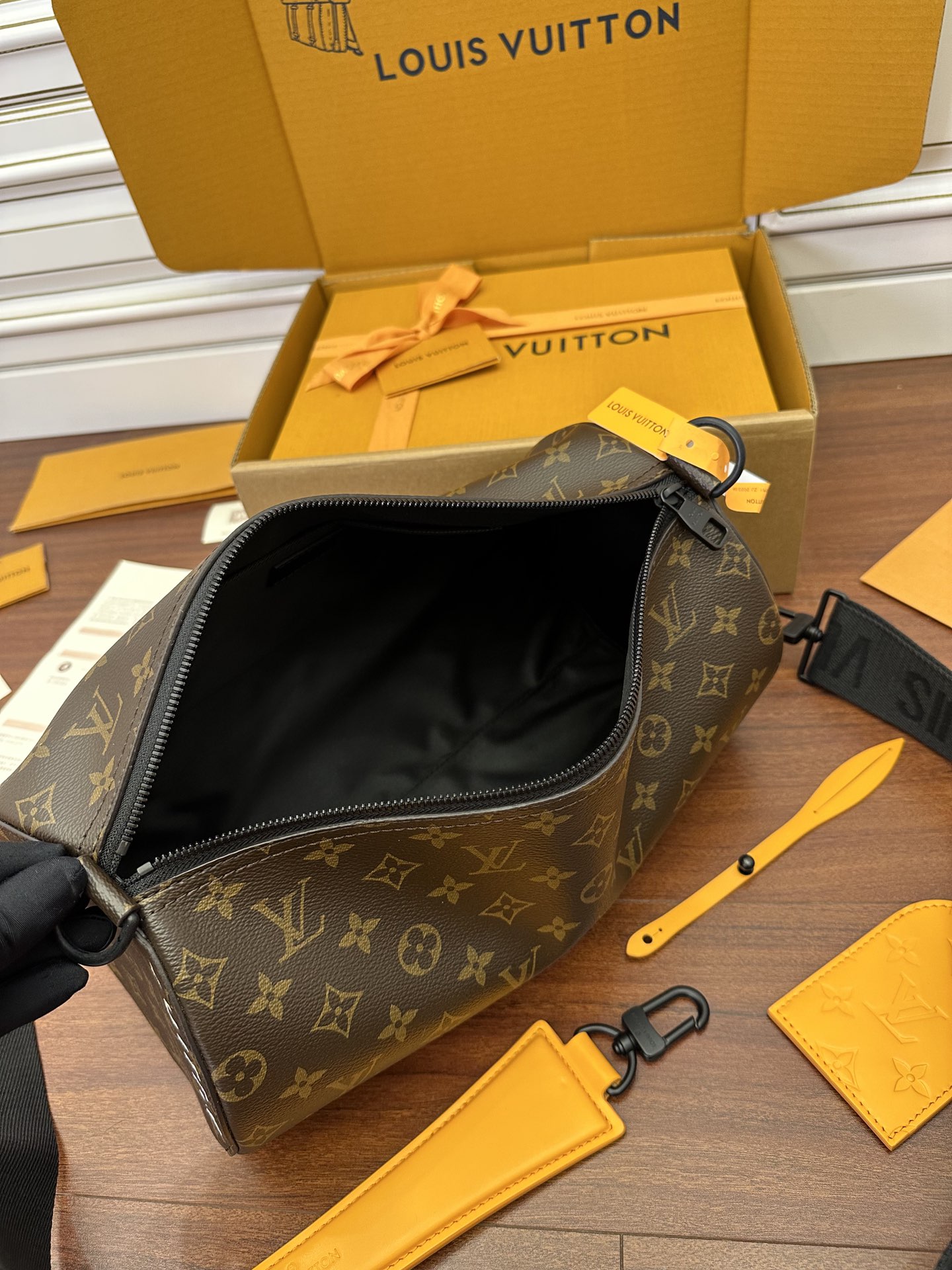 LV M46691 Soft Polochon Bag - 图片 8