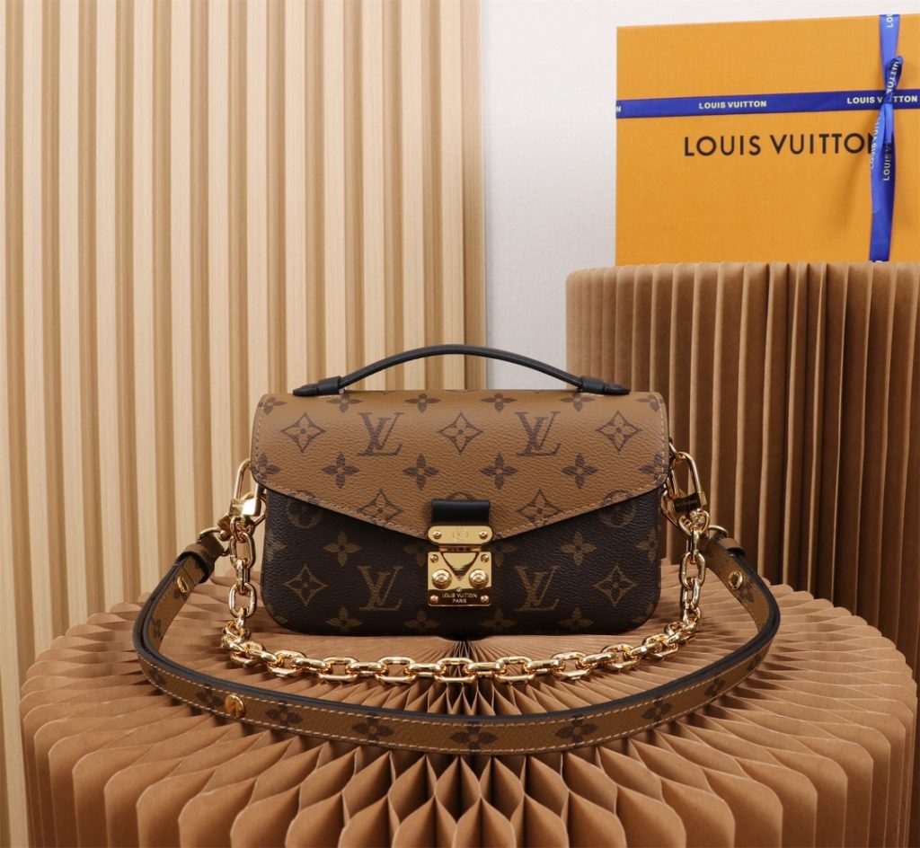 LV M46279 Pochette Métis East West Bag | Monogram Reverse