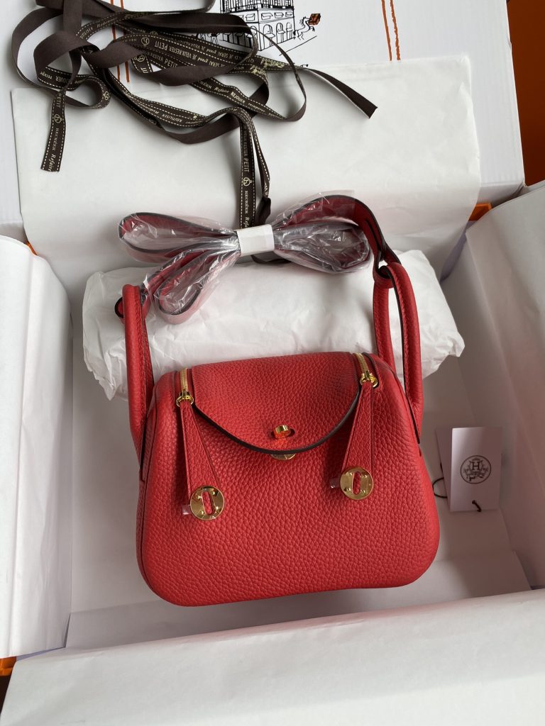 Mini Lindy — 19/26 cm — Bright Red — TC leather — Gold-tone hardware